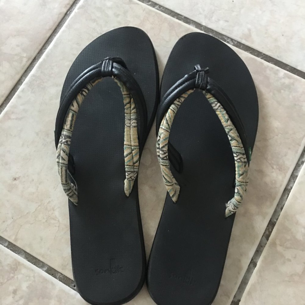 Sanuk flip flops